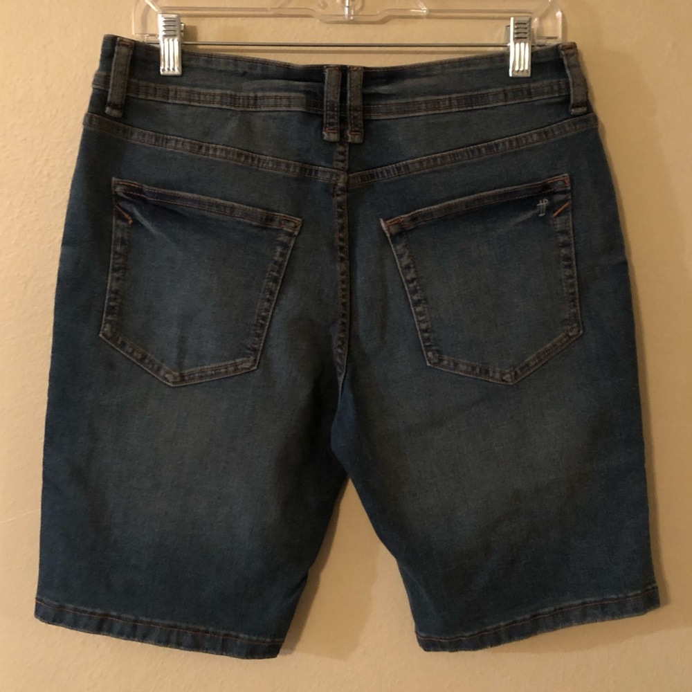 Classic Shorts - Picture 2 of 3